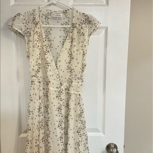 Floral tie around Urban Outfitters dress💐